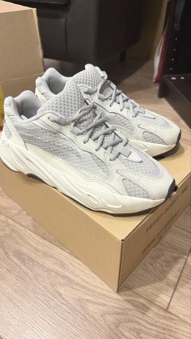 Кроссовки Adidas Yeezy Boost 700