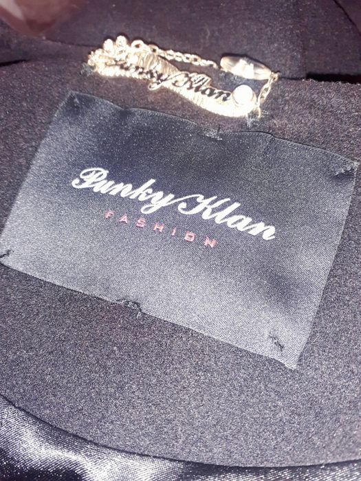 Продавам елегантно дамско палто