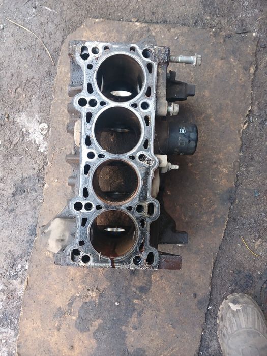 Блок двигателя Мазда 323 ZL