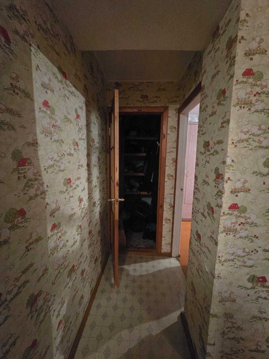 продам 2 комн Зайсан 1995 кирпич