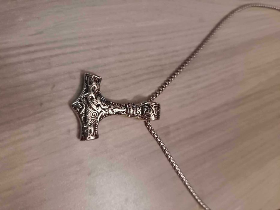 Медальон Чукът на Тор енергиен амулет и талисман