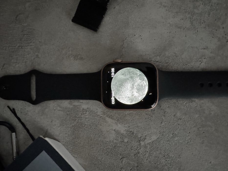 Продам apple watch 4. 44мм в идеальном состоянии