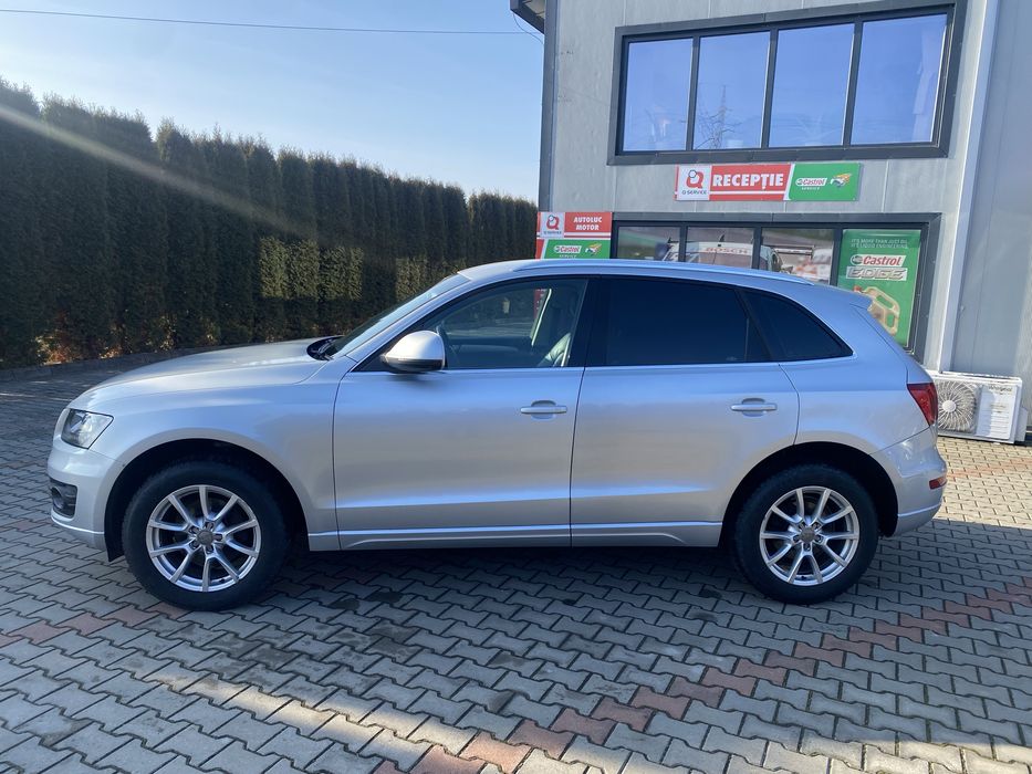 Dezmembrez Audi Q5 2.0tdi