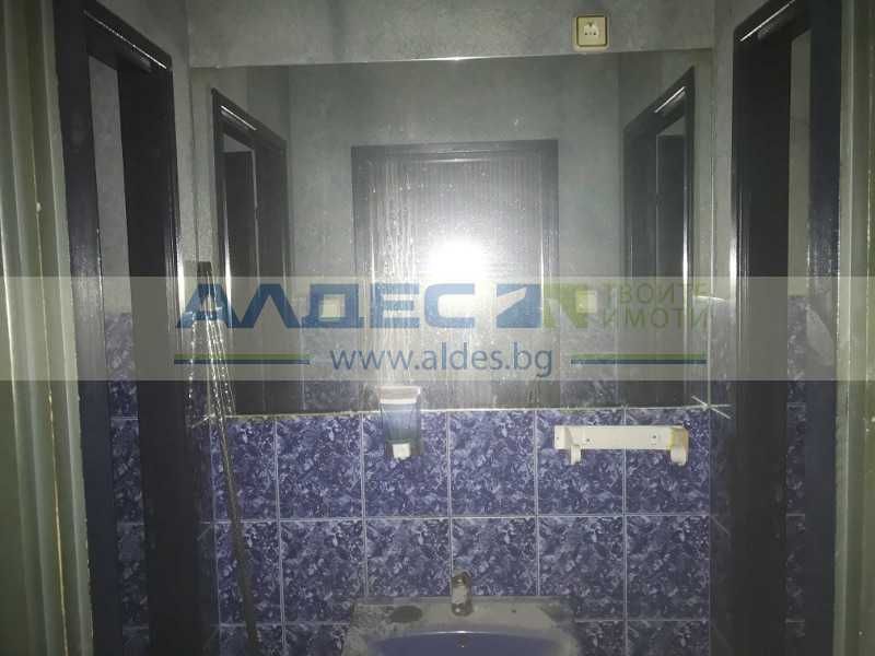 Продава магазин до Лъвов мост