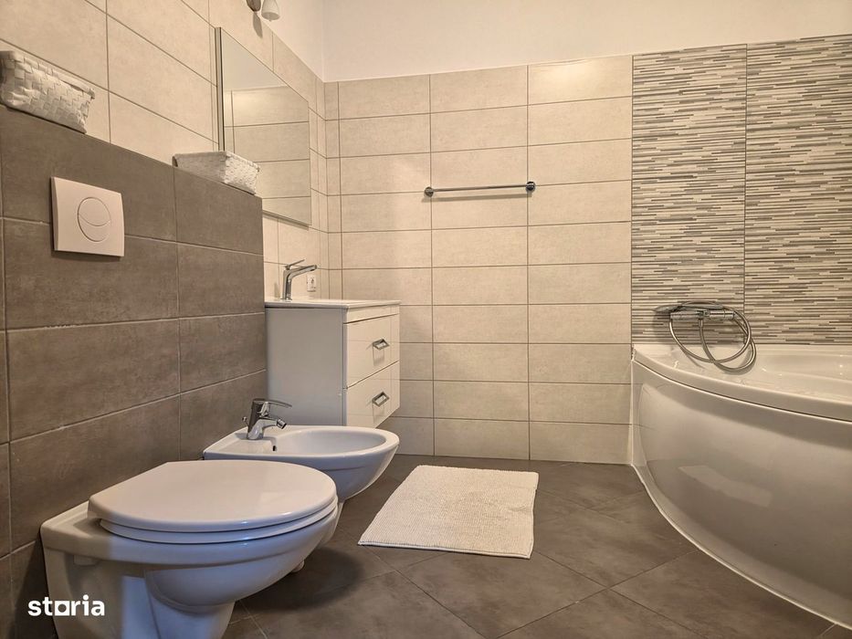 De Inchiriat 3 Camere | 100 Mpu | Parcare Privata | Renovat |