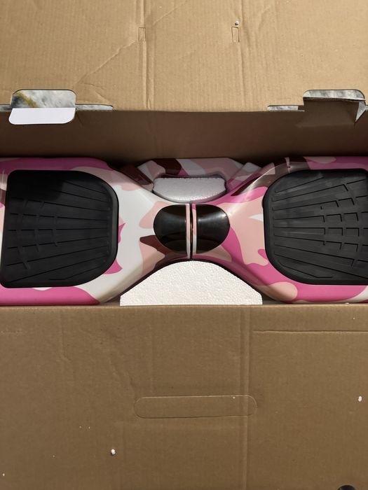 Hoverboard roz cu lumini și bluetooth (boxe încorporate)