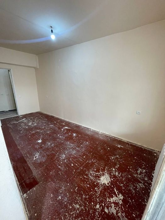 1 хонали 2 хона килинган уй сотилади. Ипатека бор