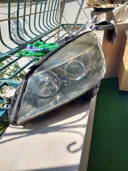 Ляв фар за мерцедес с220
