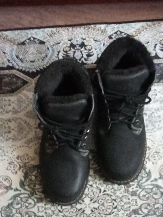 Продам зимние ботинки