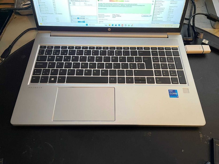 Laptop Office/Light Gaming HP ProBook 450 G8, Intel Core i7-1165G7, 8GB RAM, SSD 256GB, Windows 11 Pro, Docking station CADOU!