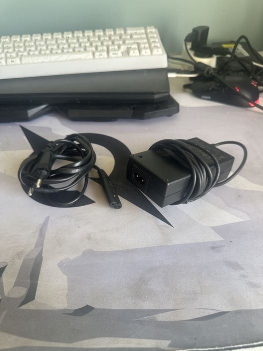 Pedale cu volan logitech.