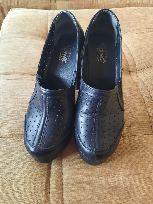 Продавам елегантни дамски обувки