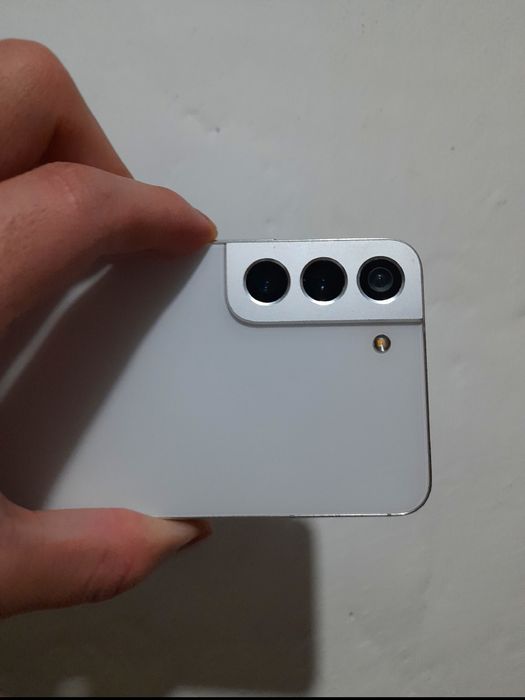 Samsung S22 продам