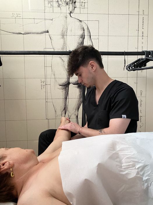 Servicii profesionale de masaj și recuperare