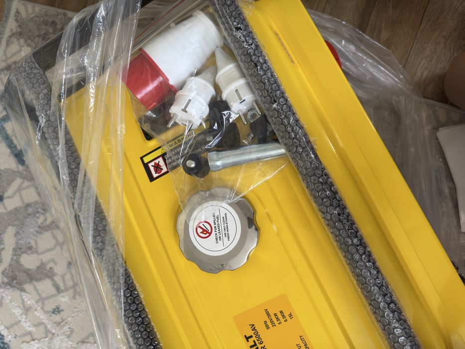 Генератор DeWALT