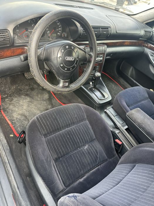 Ауди А4 машина Audi