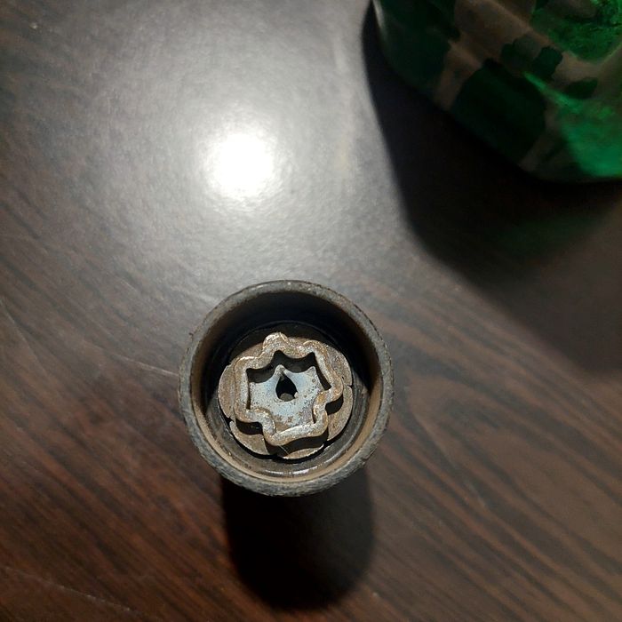 Секретен ключ за секретни болтове за Мерцедес