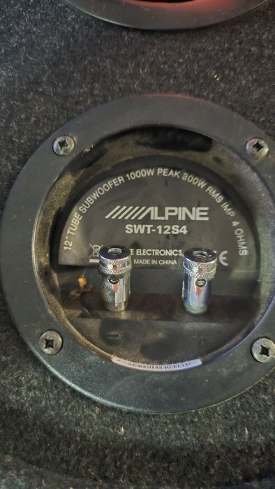 Vand subwoofer auto alpine 12S4