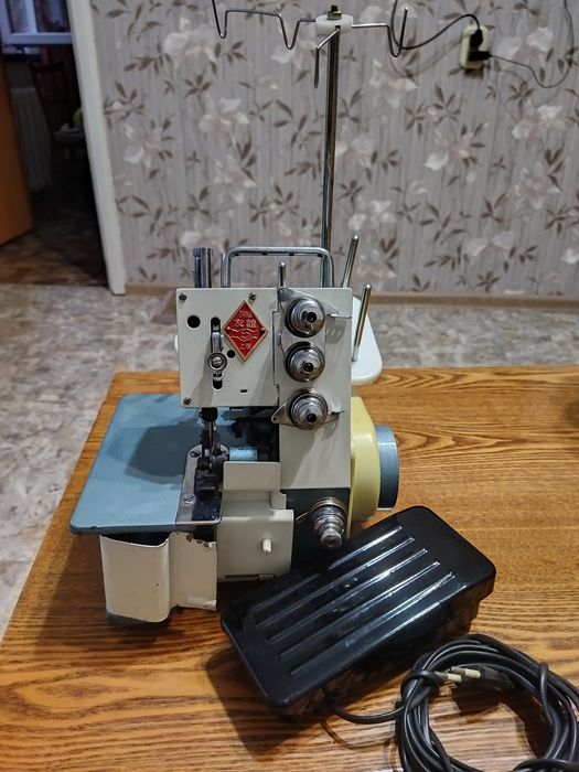 Продам китайский оверлок