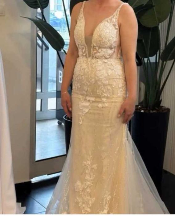 Rochie de mireasa superba