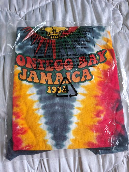 Tricou elegant-vesel, vopsit diferit pe ambele părți, fabricat în SUA