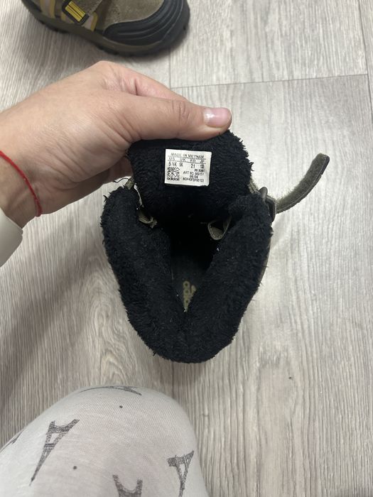 Продам детскую обувь
