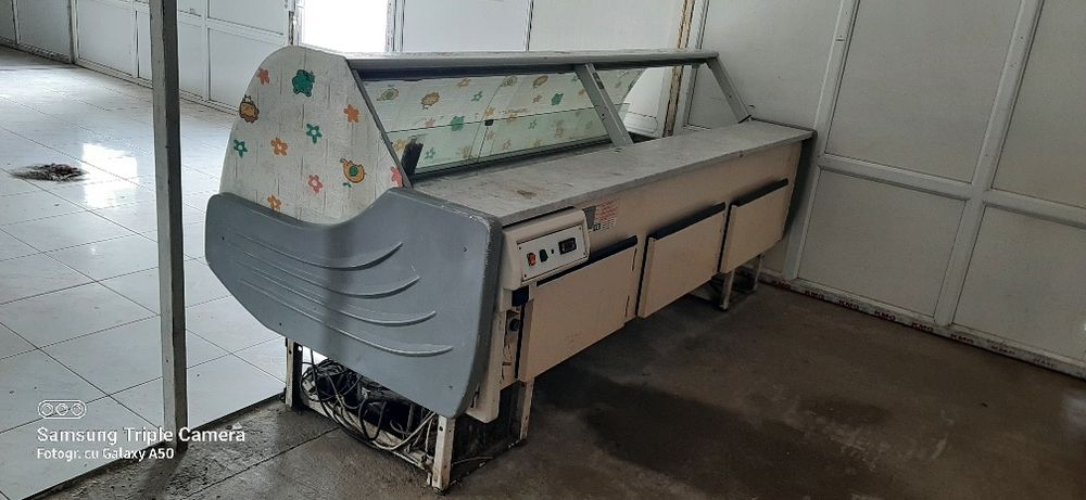 Vitrină   mezeluri