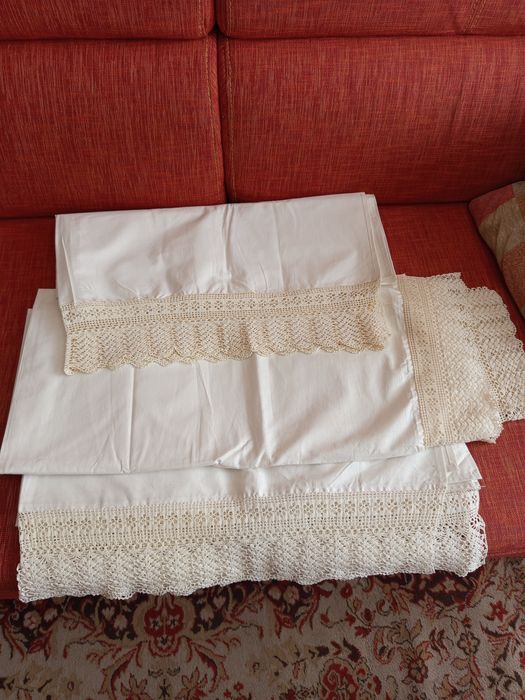 Спално бельо от хасе с дантела