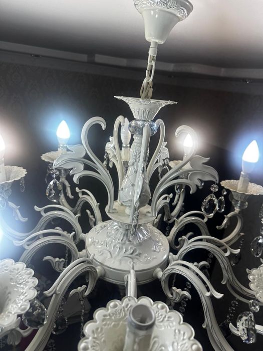 Продам люстру