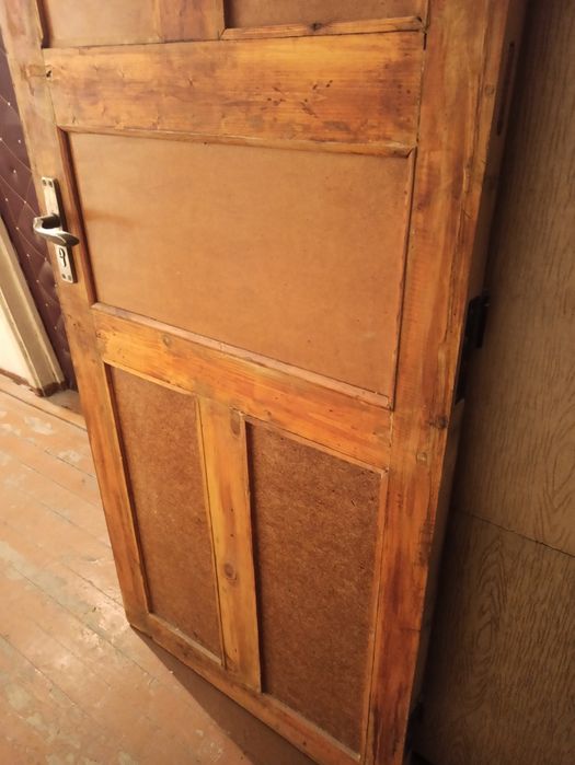 Дверь входная деревянная