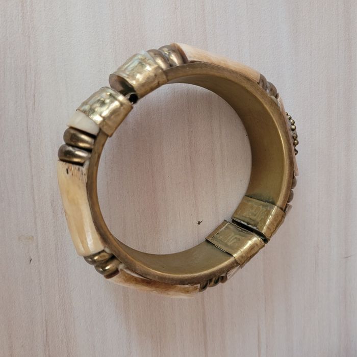 Яице и пепелник оникс   Дамска  гривна от кост