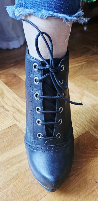 Ghete Buffalo, negre din piele, cu șiret