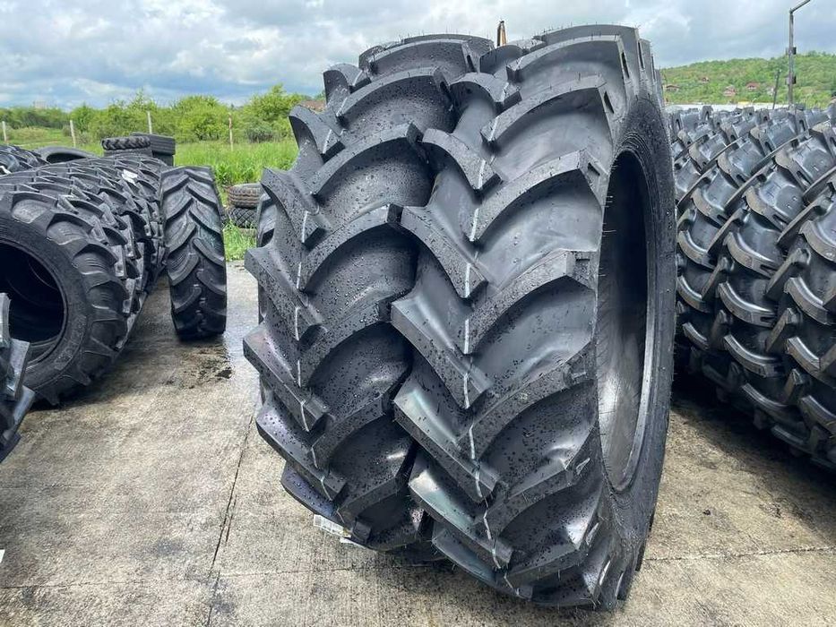ozka anvelope pentru tractor  spate cu 10pliuri 16.9-38 FENDT
