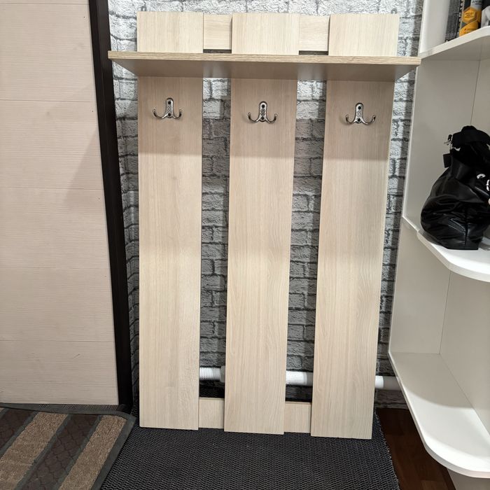 Продам вешалку и шкафчик под обувь