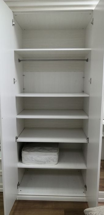 Продаю спальный гарнитур