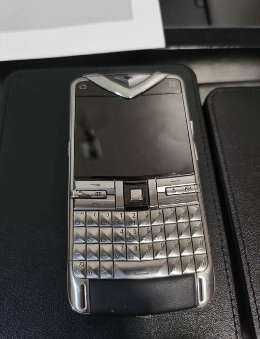 Продается телефон Vertu Constellation Quest  оригинал!
