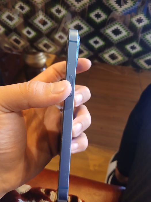 Айфон 13 в хорошем состоянии