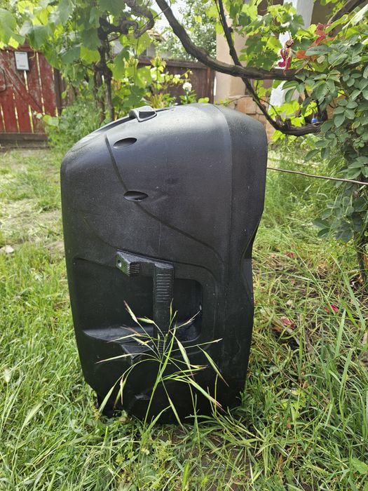 Vonyx AP1500ABT și, fiind o boxă activă putin uzata  la exterior cum se vede si in poze