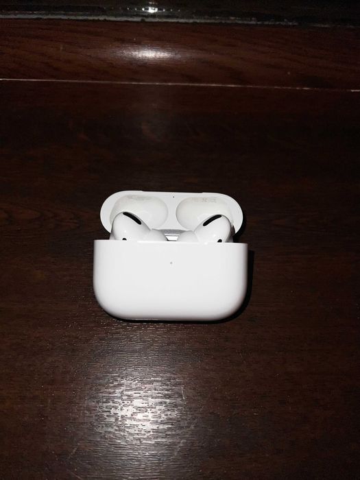 Продавам AirPods Pro 2 (1-во поколение)