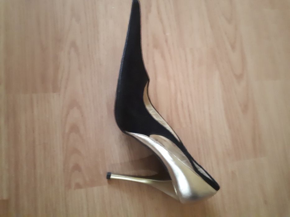 Нарядные атласные сапоги, туфли