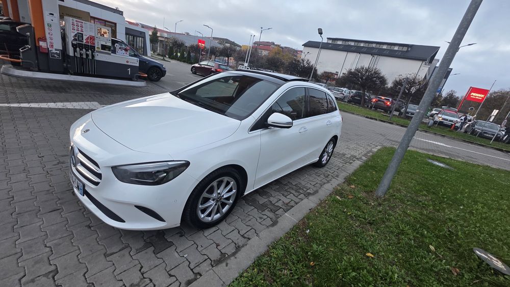 Mercedes-Benz B 180 D Panoramic