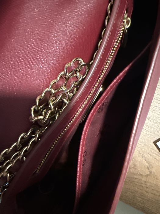 Tory Burch small burgundy bag, strap adjustable