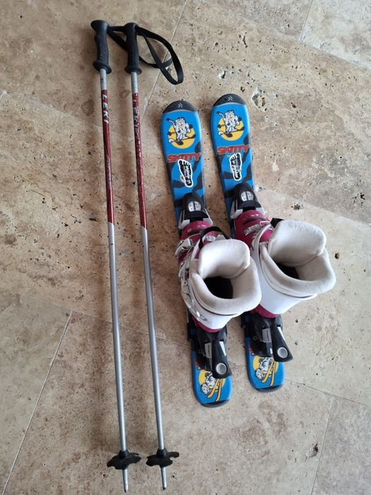 Skiuri și bețe copii