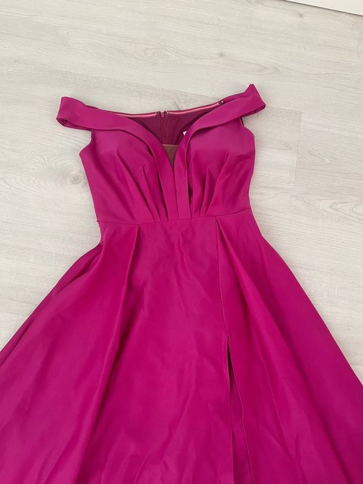 Официална дамска рокля в страхотен цвят