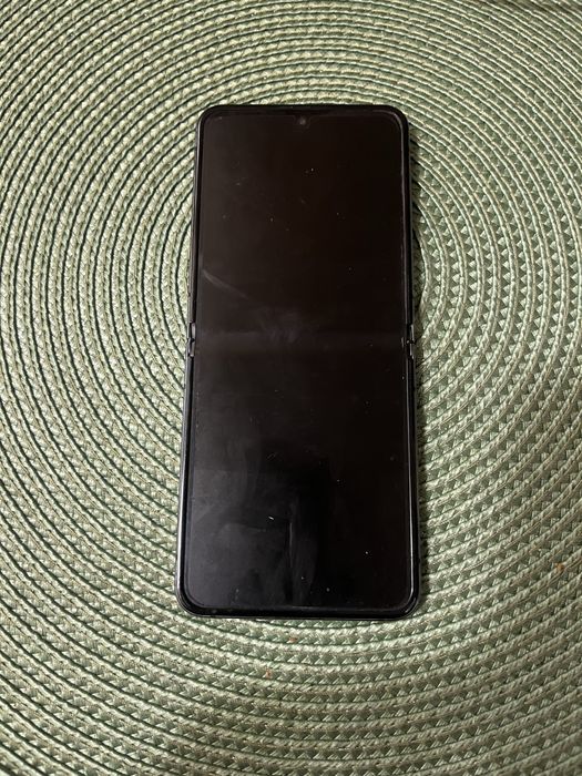 Z Flip 5 256 inca are garantie