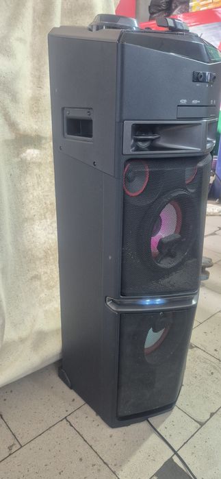 Музыкальный центр, колонка.