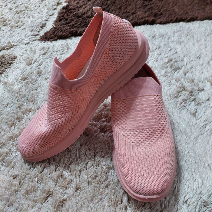 Продам кроссовки 40р