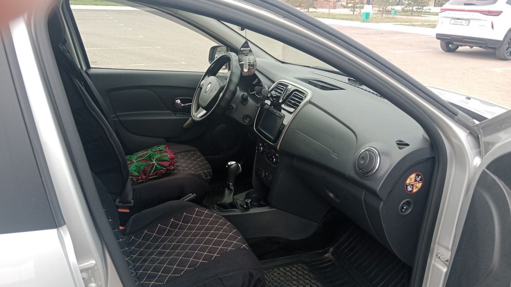 Продаю Рено Сандеро