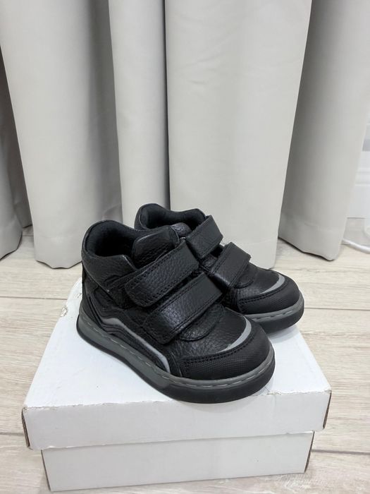 Продам весеенню детскую обувь