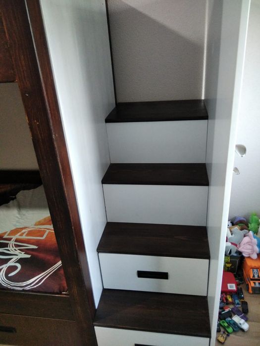 Pat etajat cu sertare din lemn